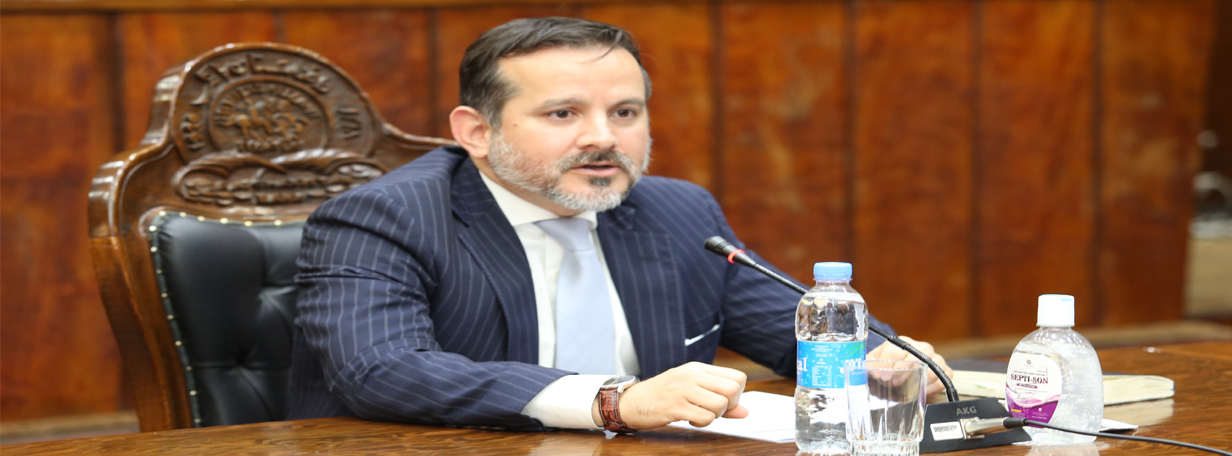 اجمل احمدي چې په اړه يې تورونه دي چې افغان نه  او رولا غني ته نژدې کس دى