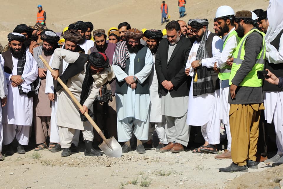 د کارپه بدل کې دغنمو ویش ترعنوان لاندې داوبو مدیریت کولو برنامه پیل شوه