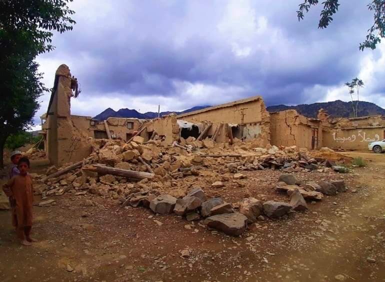 د لرګى تيرانو چت جوړولو پر وخت مه کوي